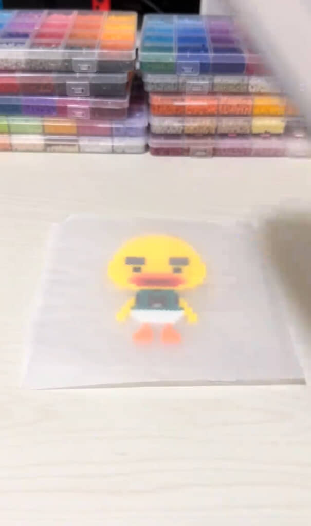 ピーズがそろったらアイロンペーパーをのせて