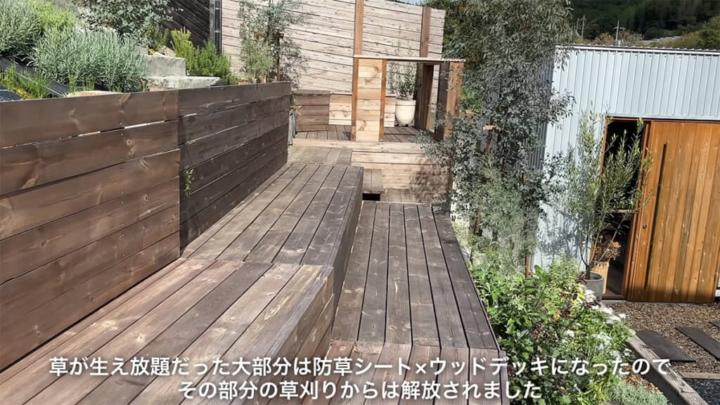 ウッドデッキと階段が完成し、おしゃれな庭になりました