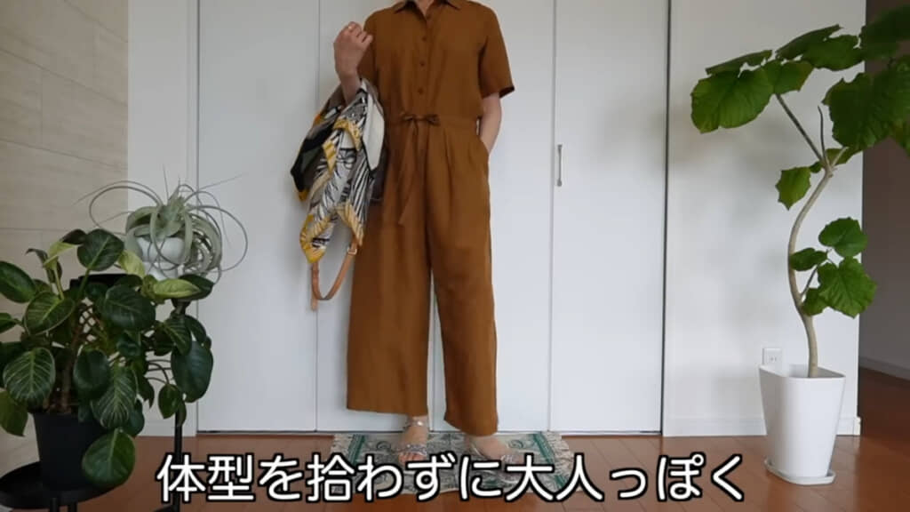 「リネンブレンドジャンプスーツ」のブラウン