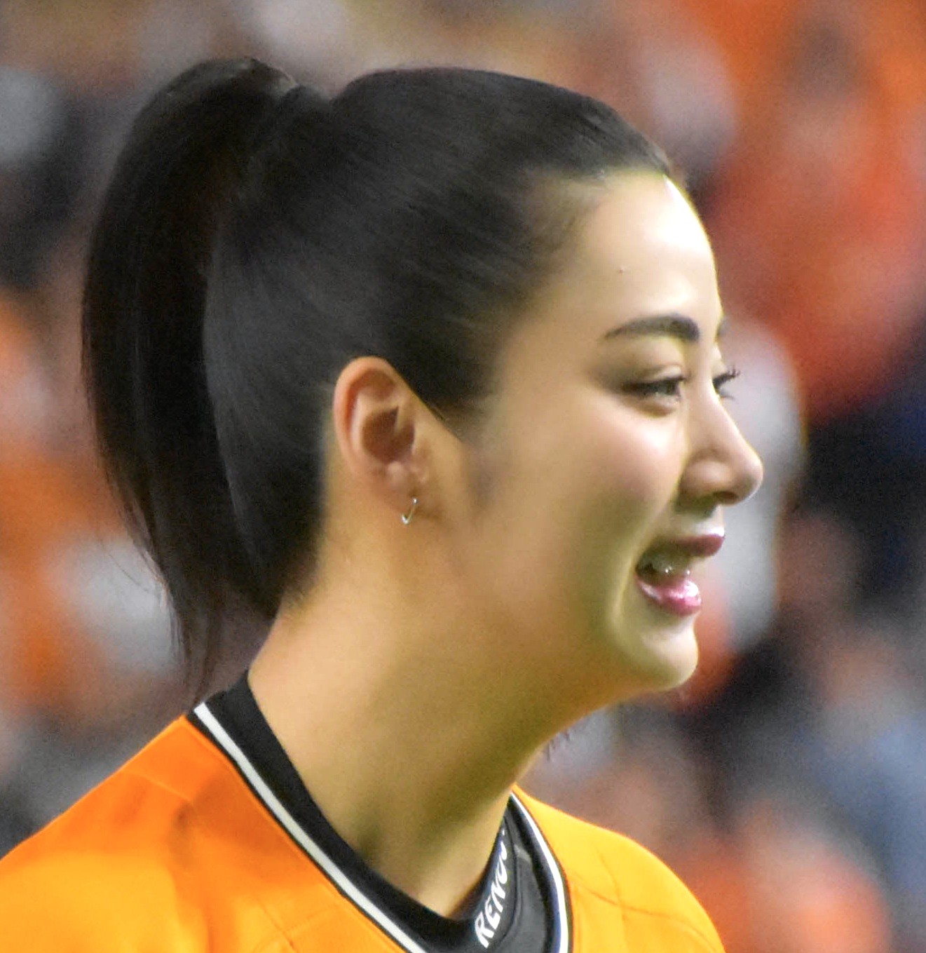 池田太 池田エライザ、うなじチラ見せのポニテヘアで始球式→まさかの暴投に