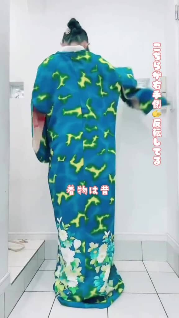選んだのは鮮やかなブルーの着物