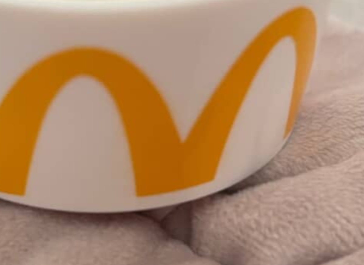 マクドナルドのハッピーセット→開けたら……「頭抱えちゃった」　大人もびっくりの“中身”に「笑ったww」「欲しくてたまらない」（1/3） | ライフスタイル ねとらぼ