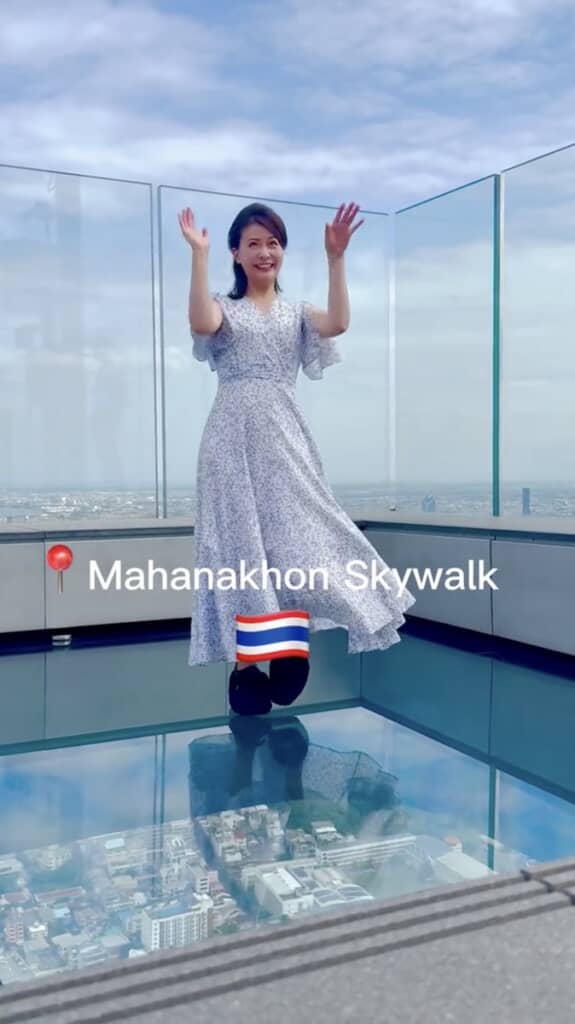 駆け出すと……そこはタイのスカイウォークに!?