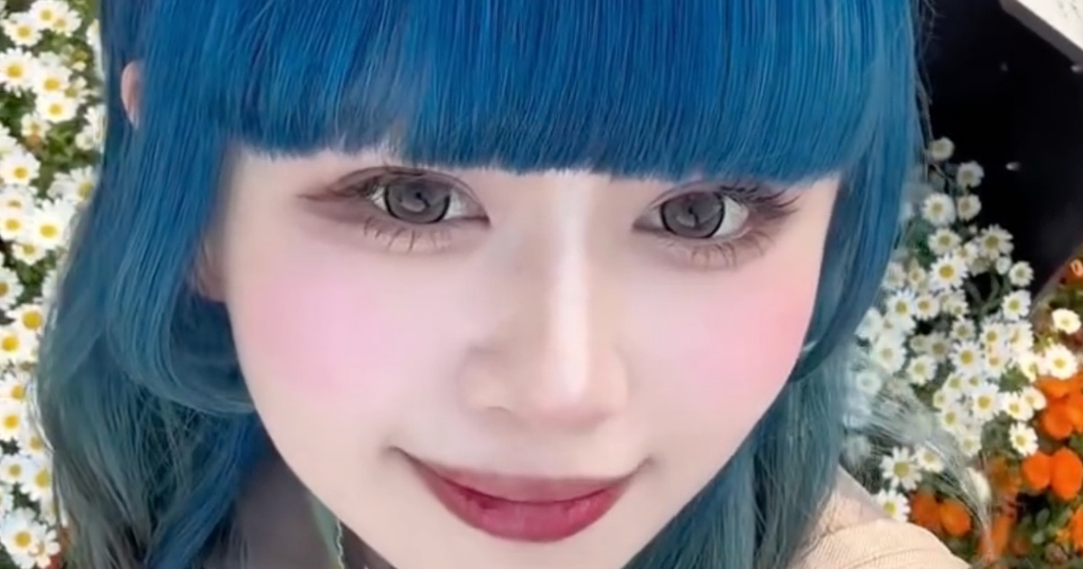 髪を“真っ青”に染めた女性→2週間後……「えぐい」 驚きの姿が360万再生「こんなに似合ってる人あんまり見たことない」(1/2) | 美容 ねとらぼ