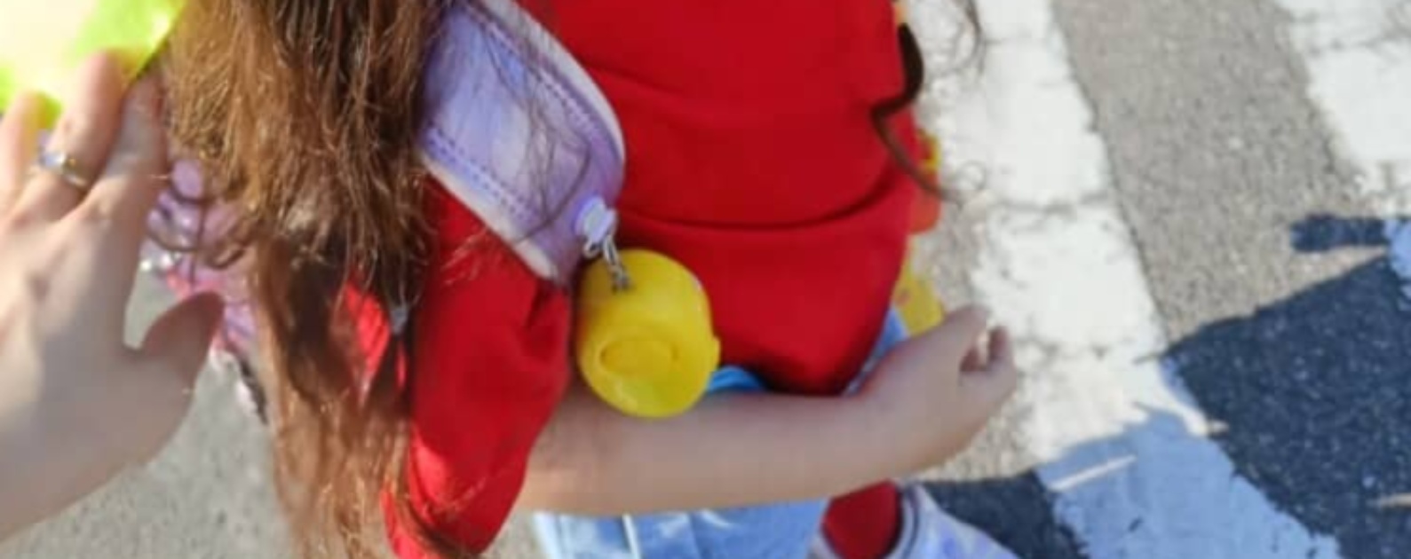 小1娘「学校行きたくない!」→登校日、ママの工夫で“まさかの姿”に「すぐ人気者になれそう」「おしゃれは武装!」(1/3) | ライフスタイル ねとらぼ
