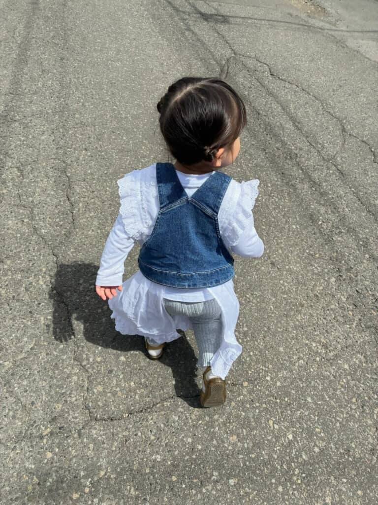 前後で異なる着こなしが楽しめるデザイン