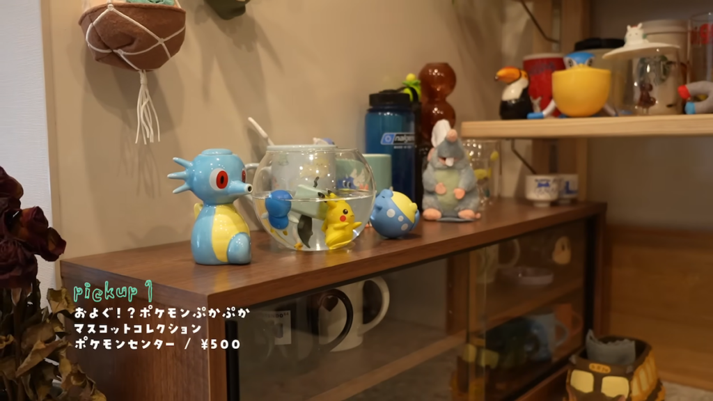 水にぷかぷかと浮かぶピカチュウたちと、タッツーの醤油差し