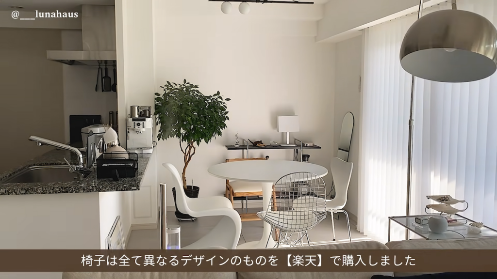 ダイニングチェアはそれぞれ違うデザインをチョイス