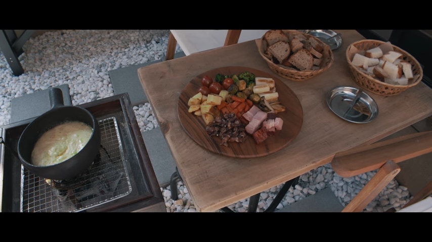 テーブルを出して、庭で外飯