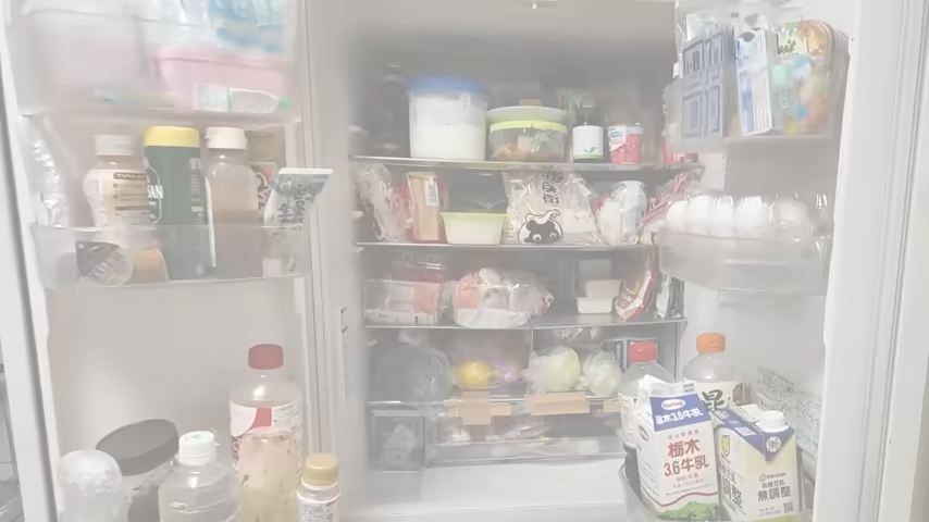 倉庫と化していた実家の“汚冷蔵庫”が壊れた…… 母子で片付け、大量に出 