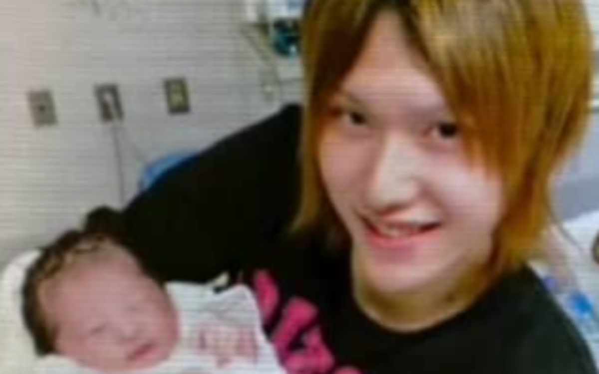 「子供が子供を育ててる」と言われた16歳のパパ→16年後…… 当時と同じ年齢になった娘との2ショットに「素敵な親子」「立派だ」(1/3) | 教育・子育て ねとらぼ