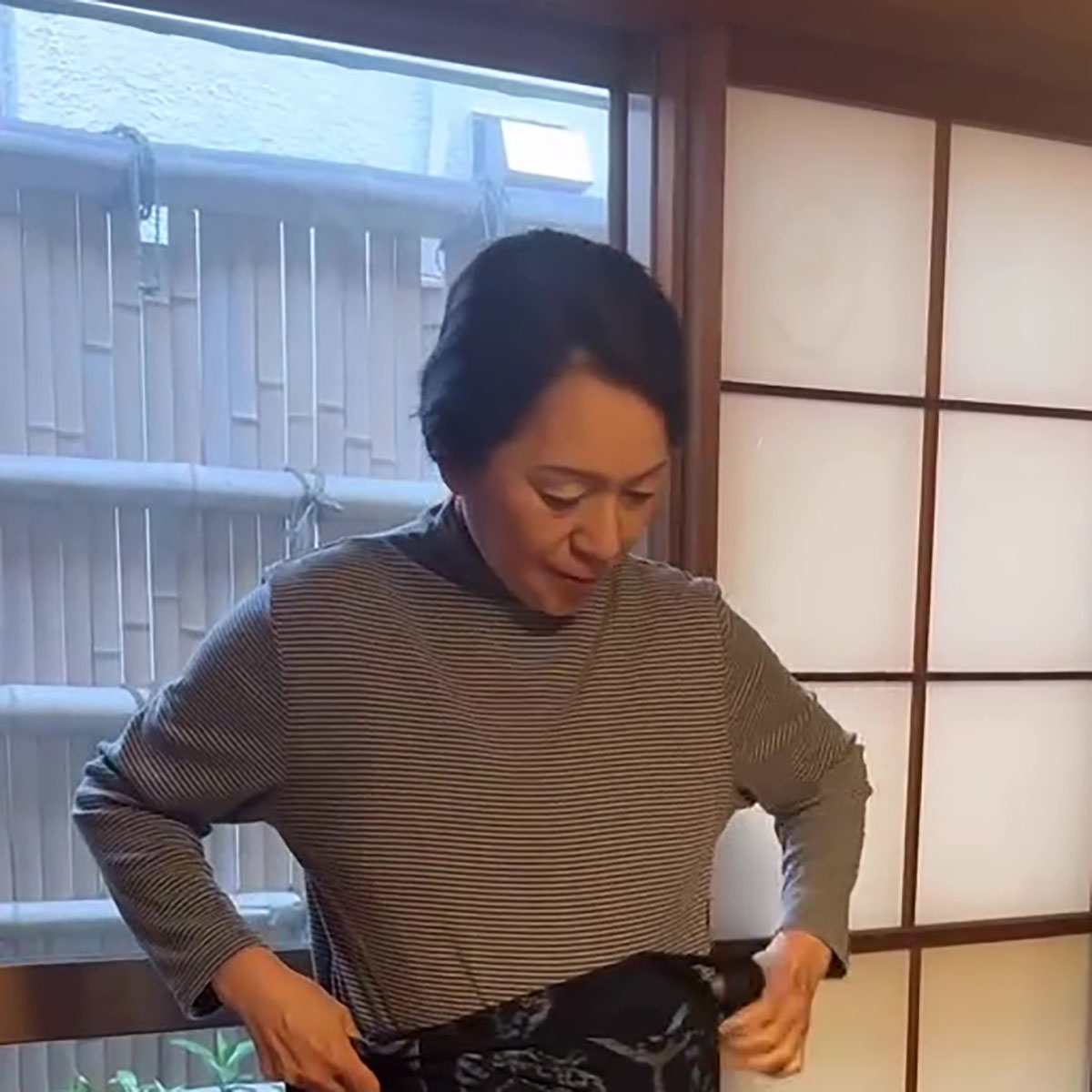 お墓参りに行く60代女性→選んだ着物は…… 目からウロコの“和装コーデ”に「これなら着れそう!」「憧れます」(1/3) | ハンドメイド ねとらぼ