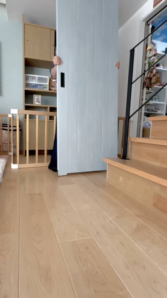 その奥の作業部屋の扉をアレンジ