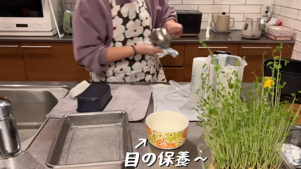 買った食器を見ながら最後の仕上げを頑張ります