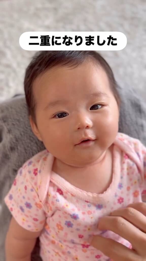 ジーと見つめるおとはちゃん
