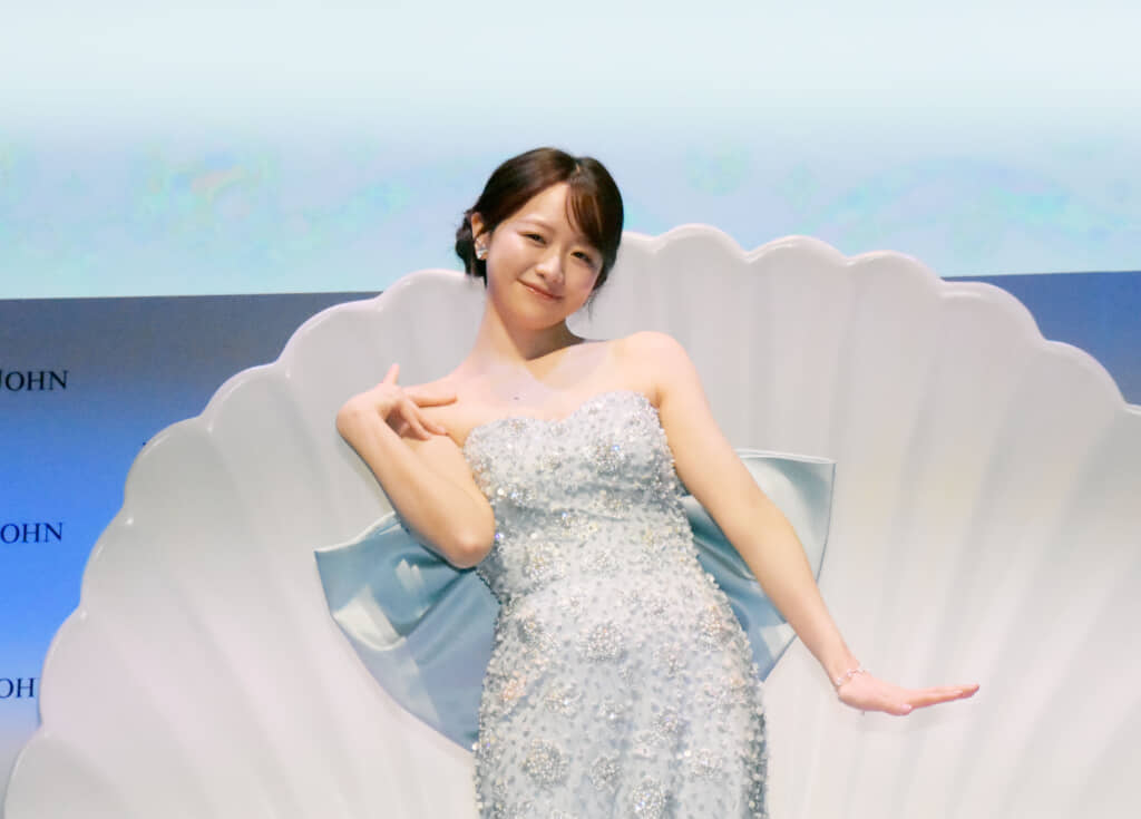 さまざまなポーズを取る森香澄さん