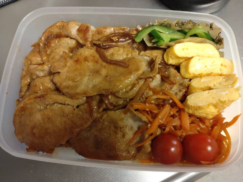 卵焼きが小さく見える……