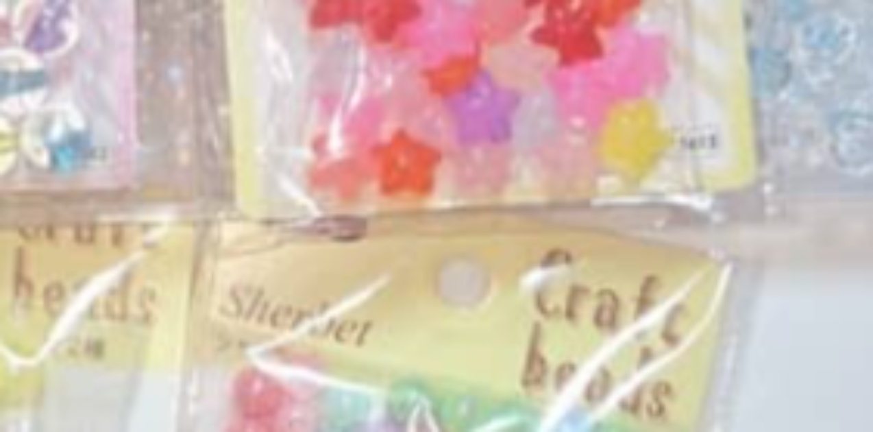 ダイソーとセリアのビーズ→組み合わせると…… “まさかの完成品”に「ありえないくらい素敵」「日本のダイソー可愛いもの多すぎ」(1/3) | ハンドメイド ねとらぼ