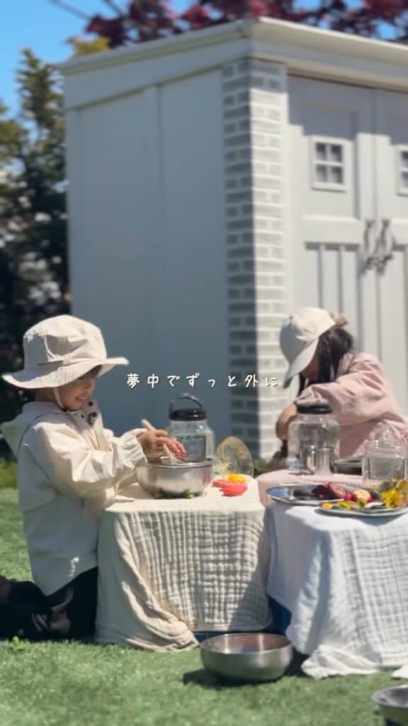 楽しそうにお外で遊ぶ2人の姿にほっこり