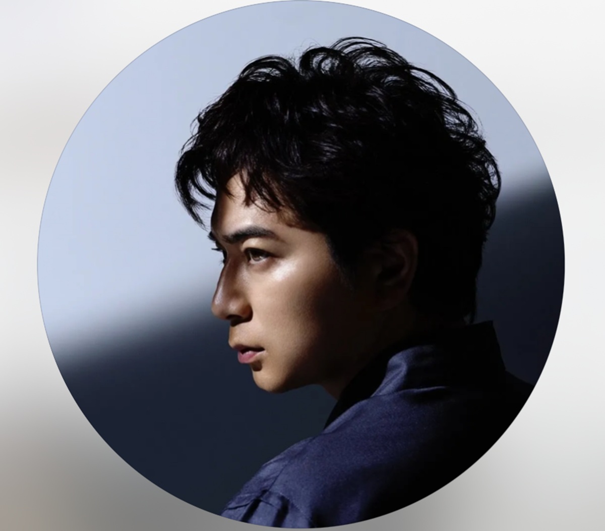 松本潤、最新ビジュアルとご報告に「え？全盛期並みでは？」「もうすぐ43歳とは信じられない」「少し痩せた？」と反響（1/3） | エンタメ ねとらぼ