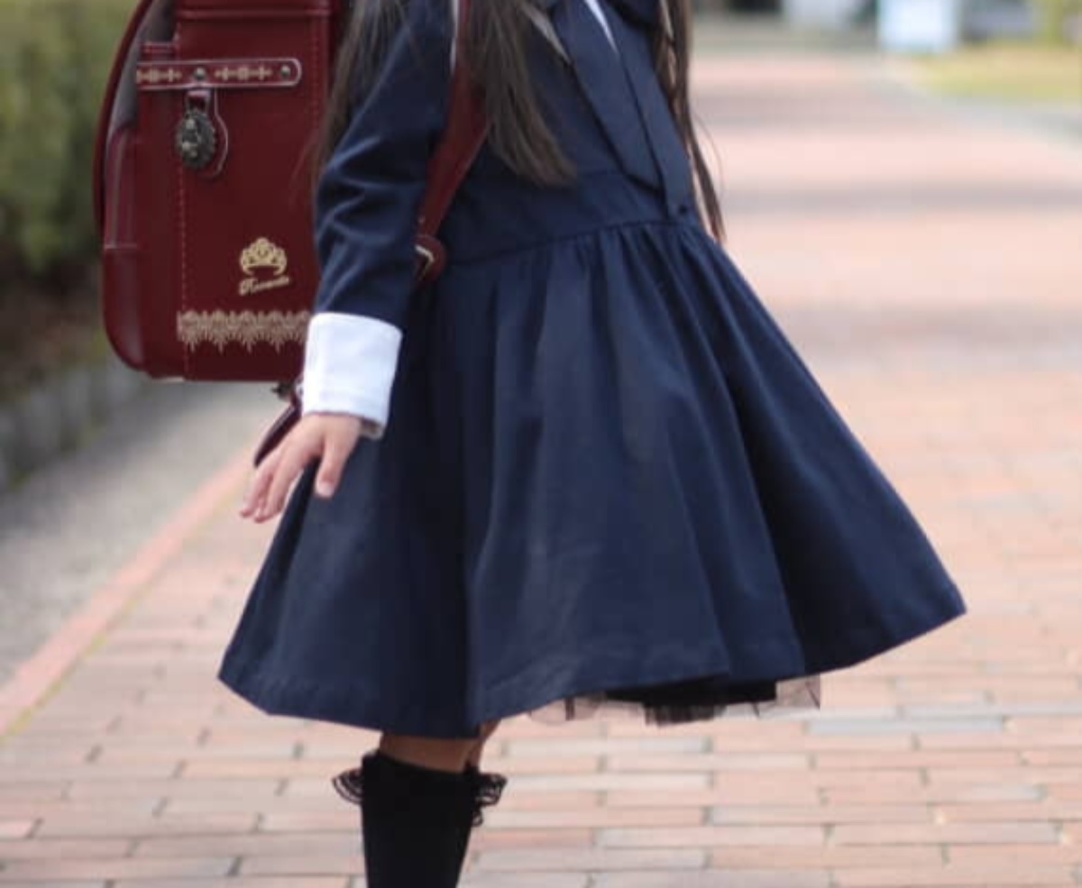 入学式でおめかしする娘→6年後……「こんなに大きくなりました(泣)」 同じ場所とポーズの“再現ショット”が272万表示(1/3) | 育児 ねとらぼ