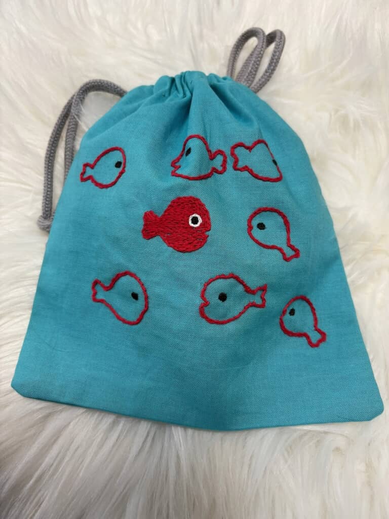 裏面にも金魚たちが!