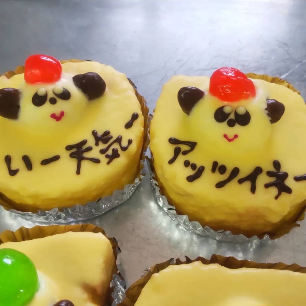こちらは平和なパンダケーキ