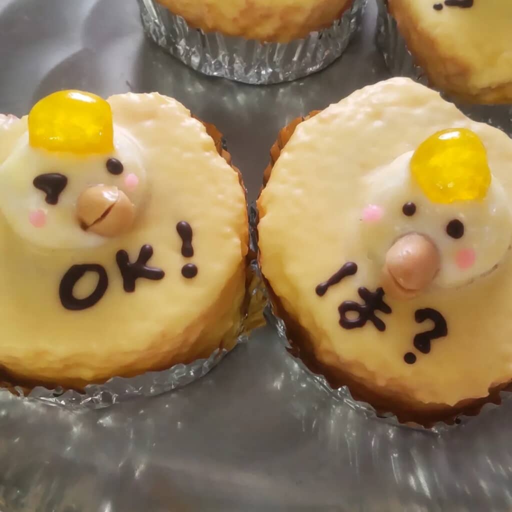 LINEスタンプ的な使い方ができそうなヒヨコケーキ