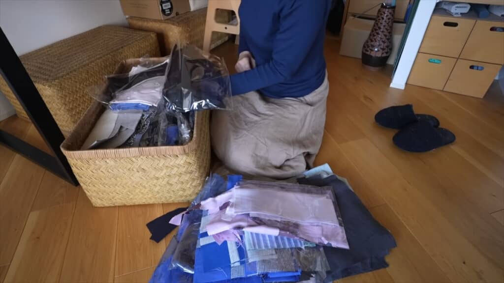 ハギレを広げて布合わせを考えます