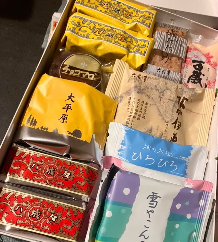 結婚の内祝いは六花亭のお菓子詰め合わせ（画像提供：K:さん／＠k__560__k）