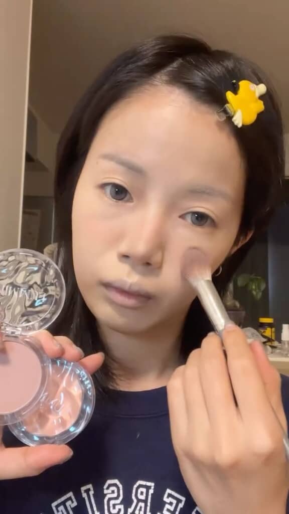 ベースメイクからスタート
