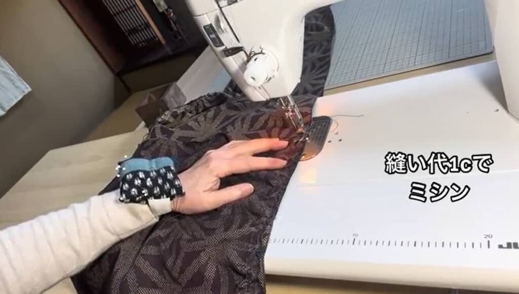 縫い代1センチでミシンをかけます