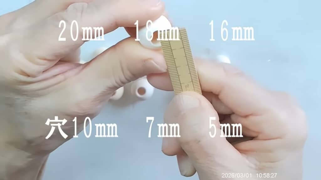 ウッドビーズは3種のサイズを使います