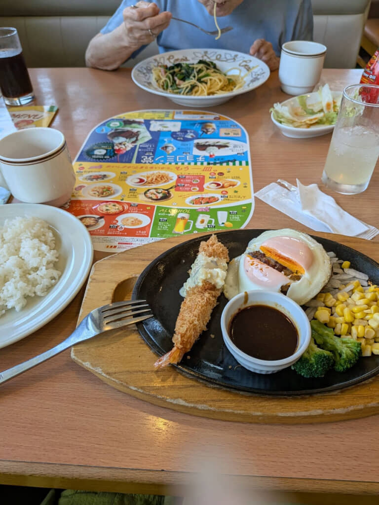 親子での楽しい外食も、お互いある程度の歳になるとちょっと困ったことが……