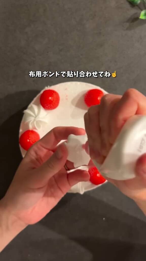 いちごやホイップをデコレーション