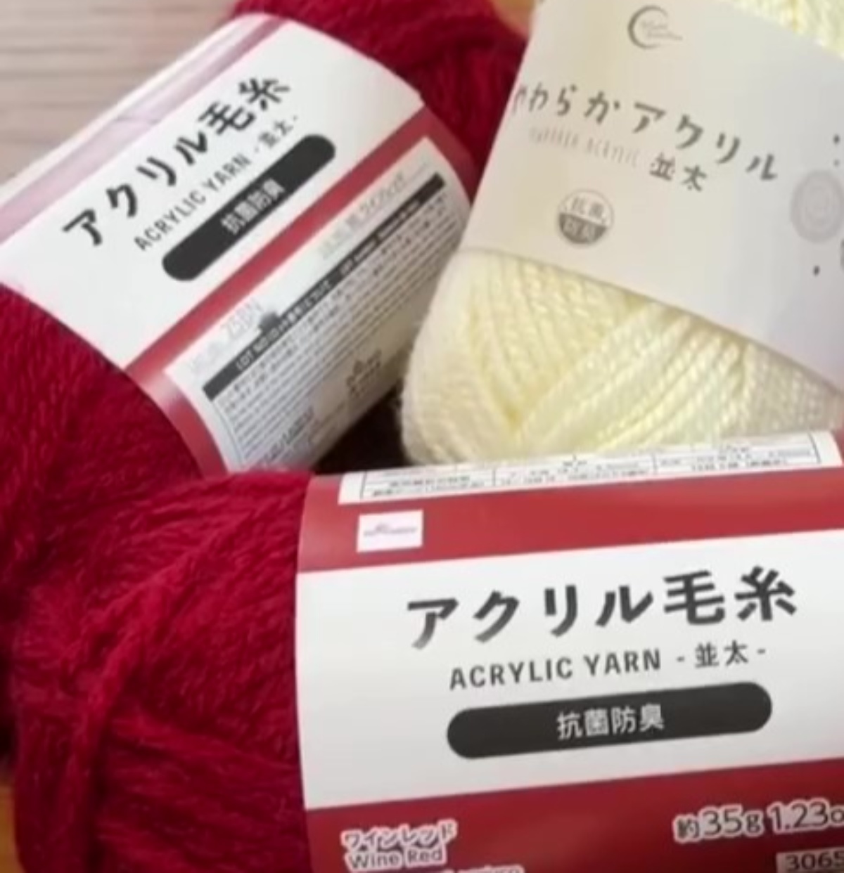 「妹のために兄ちゃんが編んでやるからな！」ダイソーの毛糸で作ったのは……　まさかの完成品に「自慢しちゃう」「飛び跳ねて喜ぶ！」（1/3） | 編み物 ねとらぼ
