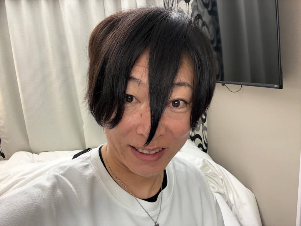 45歳になった現在のだいちさん。髪形は同じですが……