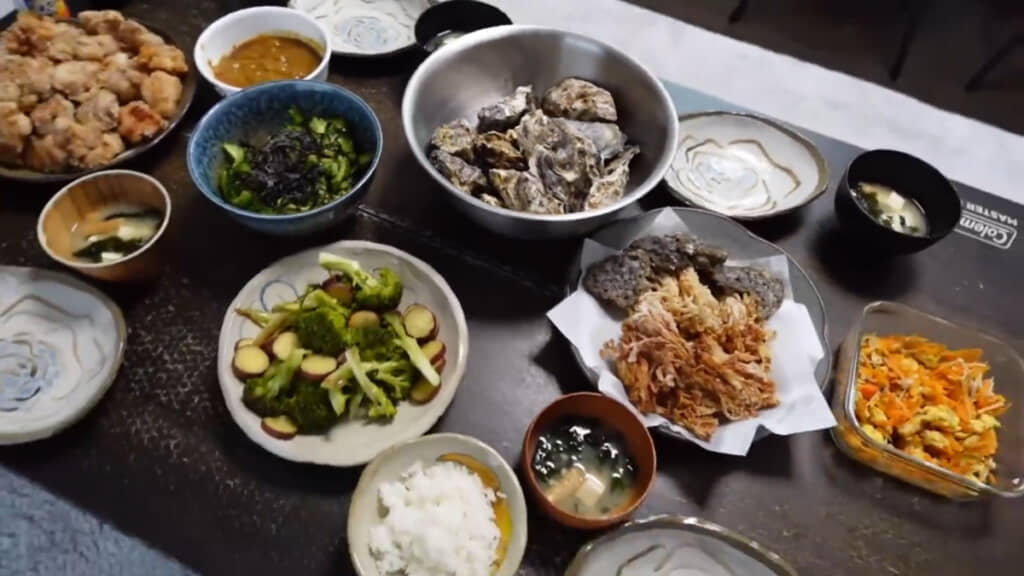 夫の好物がたくさん並んだ食卓