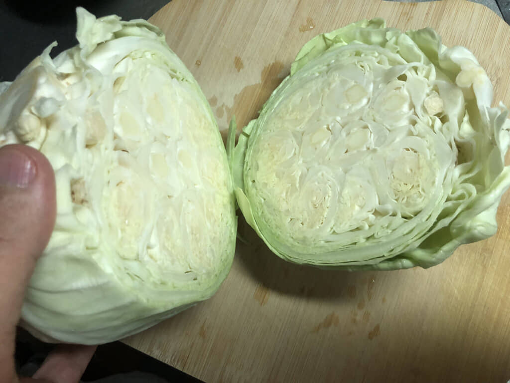 キャベツの中に細かい芯がたくさん