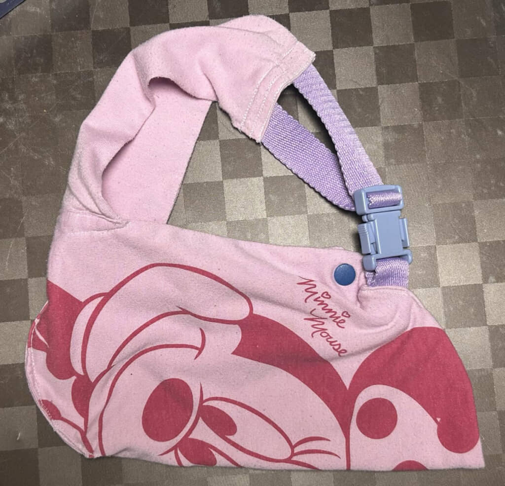 ミニーマウスの服をリメイクしたアームホルダー
