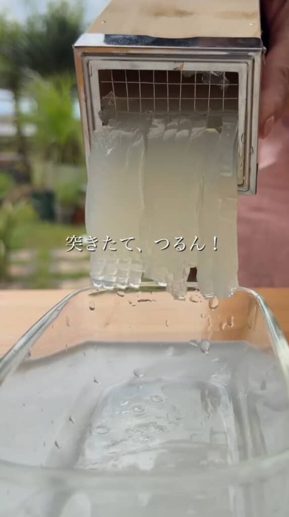ところてんをつるんと
