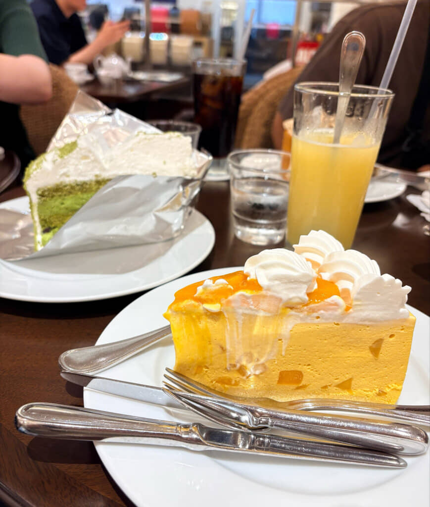 HARBSのケーキを2個も……!?
