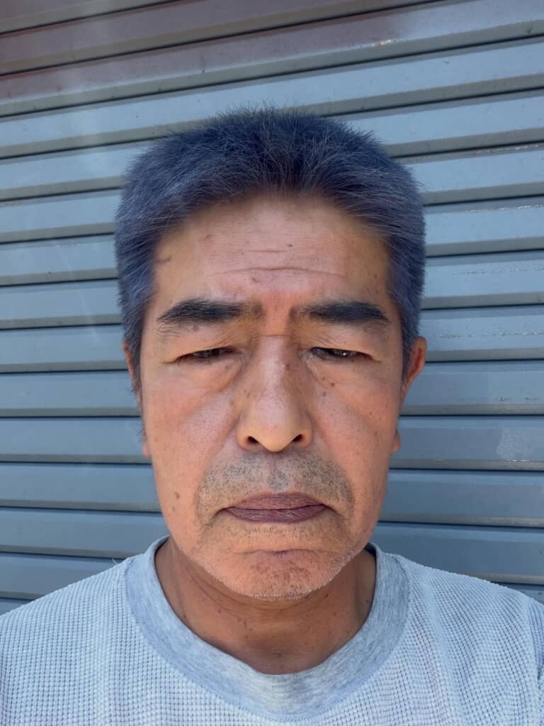 ブルーグレーの髪色に!