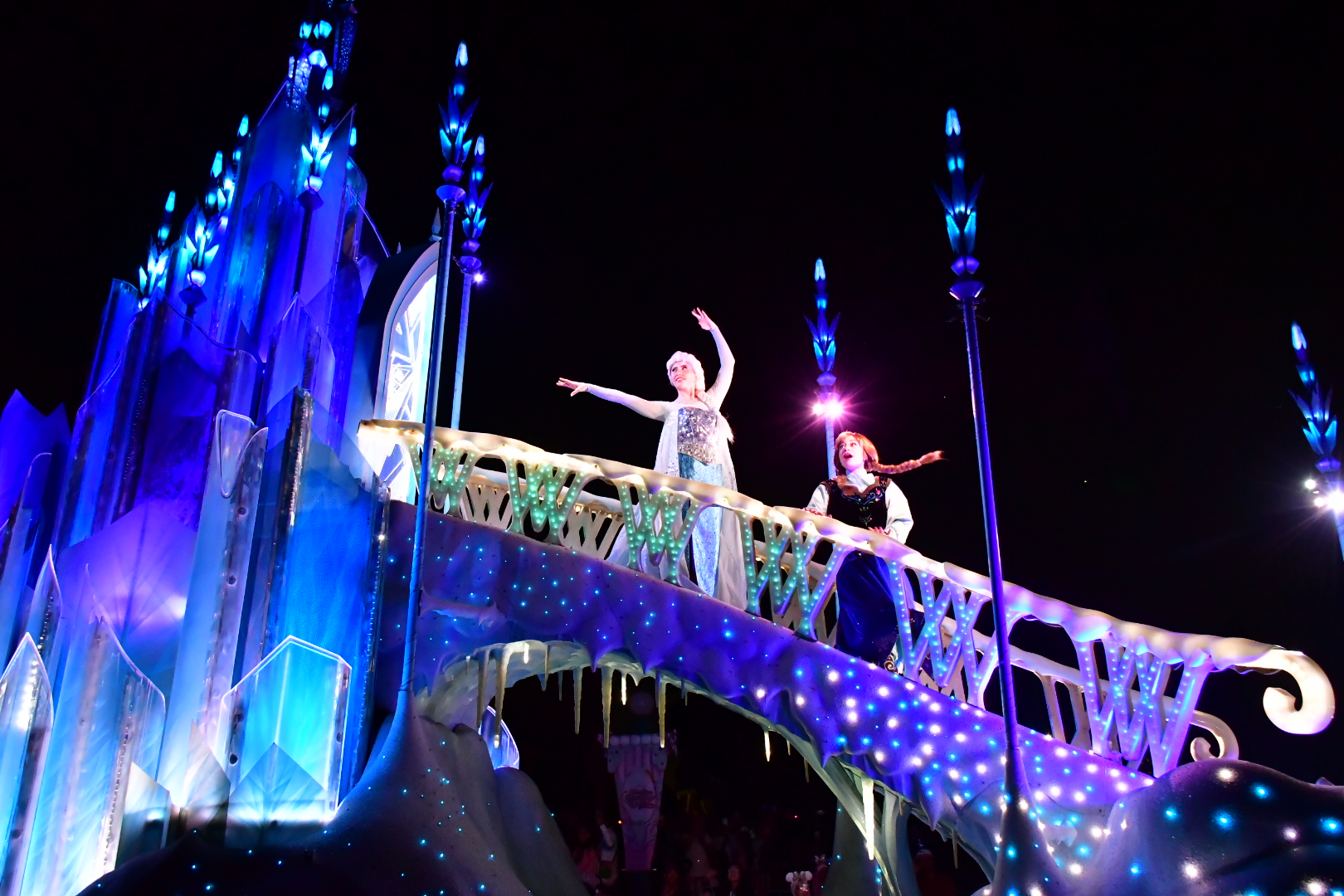 東京ディズニーランドでパレードを待っていたら…… たった1度の“特別な声”に「泣きました」「永遠に終わらないで」(1/3) | ディズニー ねとらぼ