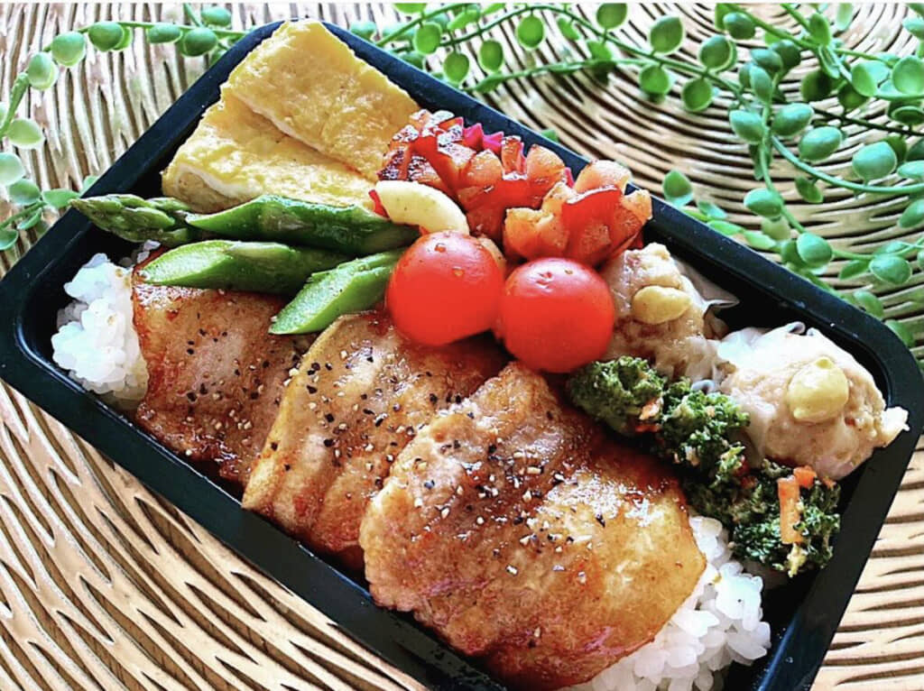 焼肉弁当も副菜たっぷり