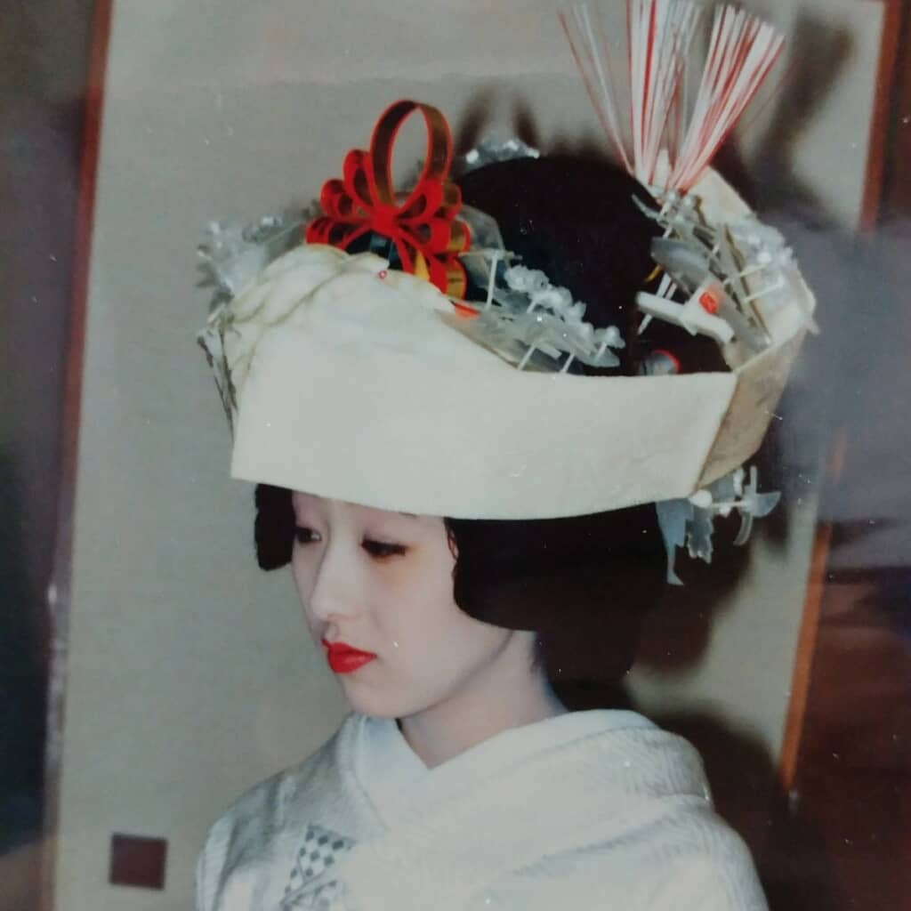 松雪泰子に似ているという声も