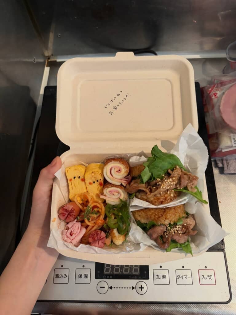 メッセージ入りのライスバーガー弁当