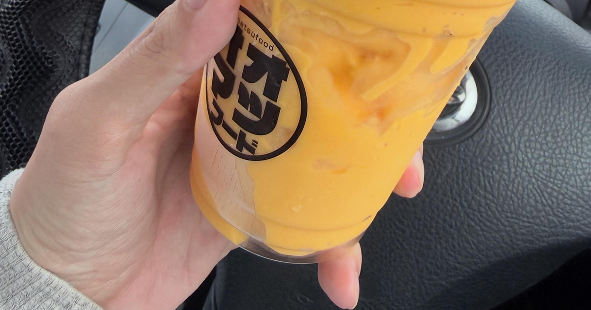 岐阜のスーパーで“約1000円のスムージー”購入→「すげえヤバいの出てきた」　まさかの光景に「ええ！」「スゲー」「根性いるやつですね笑」（1/2） | グルメ ねとらぼ