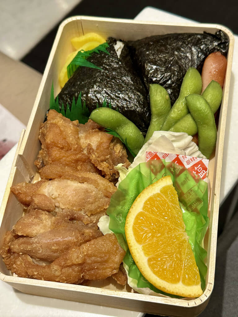 広島駅で買ったお弁当