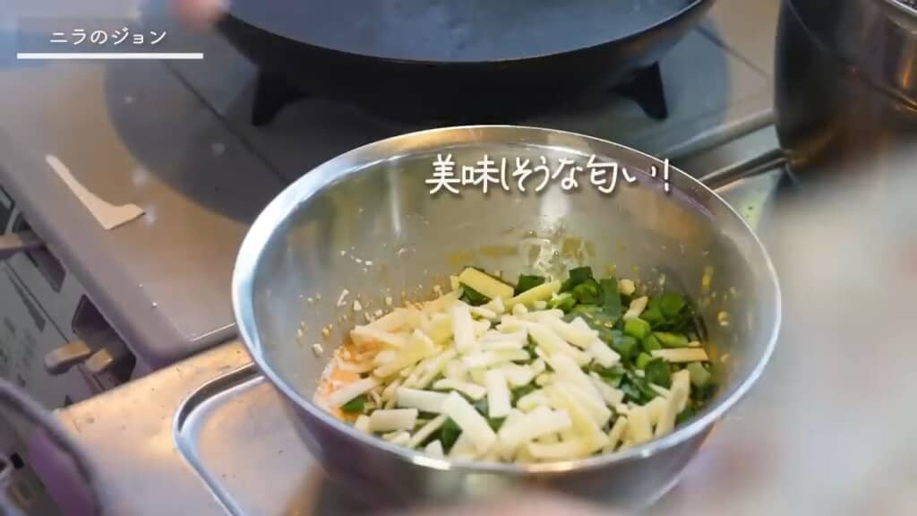 ジョンの生地を混ぜているところに、起きてきた子どもたちの声